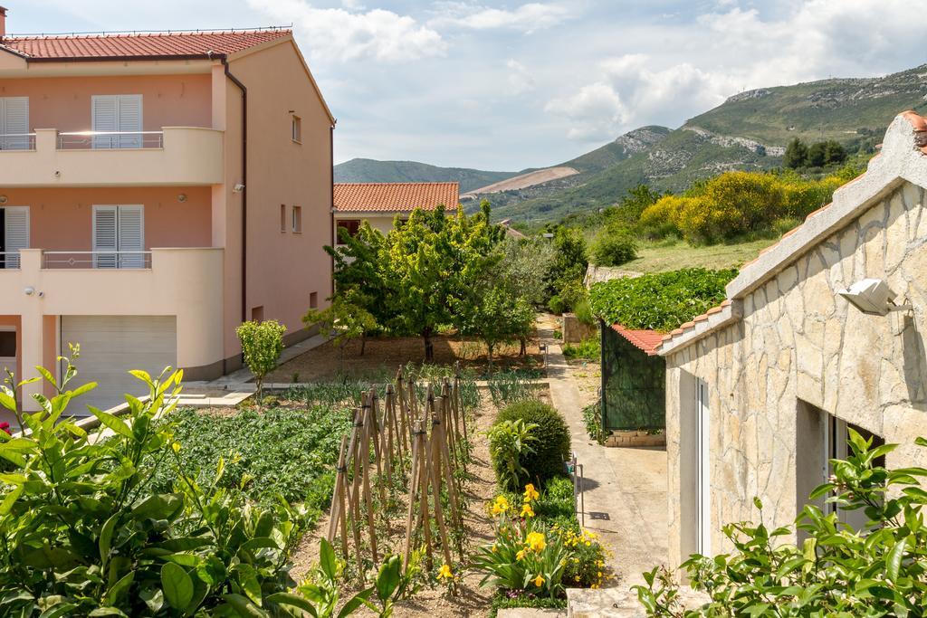 Panorama Holidays Kaštel Stari Buitenkant foto